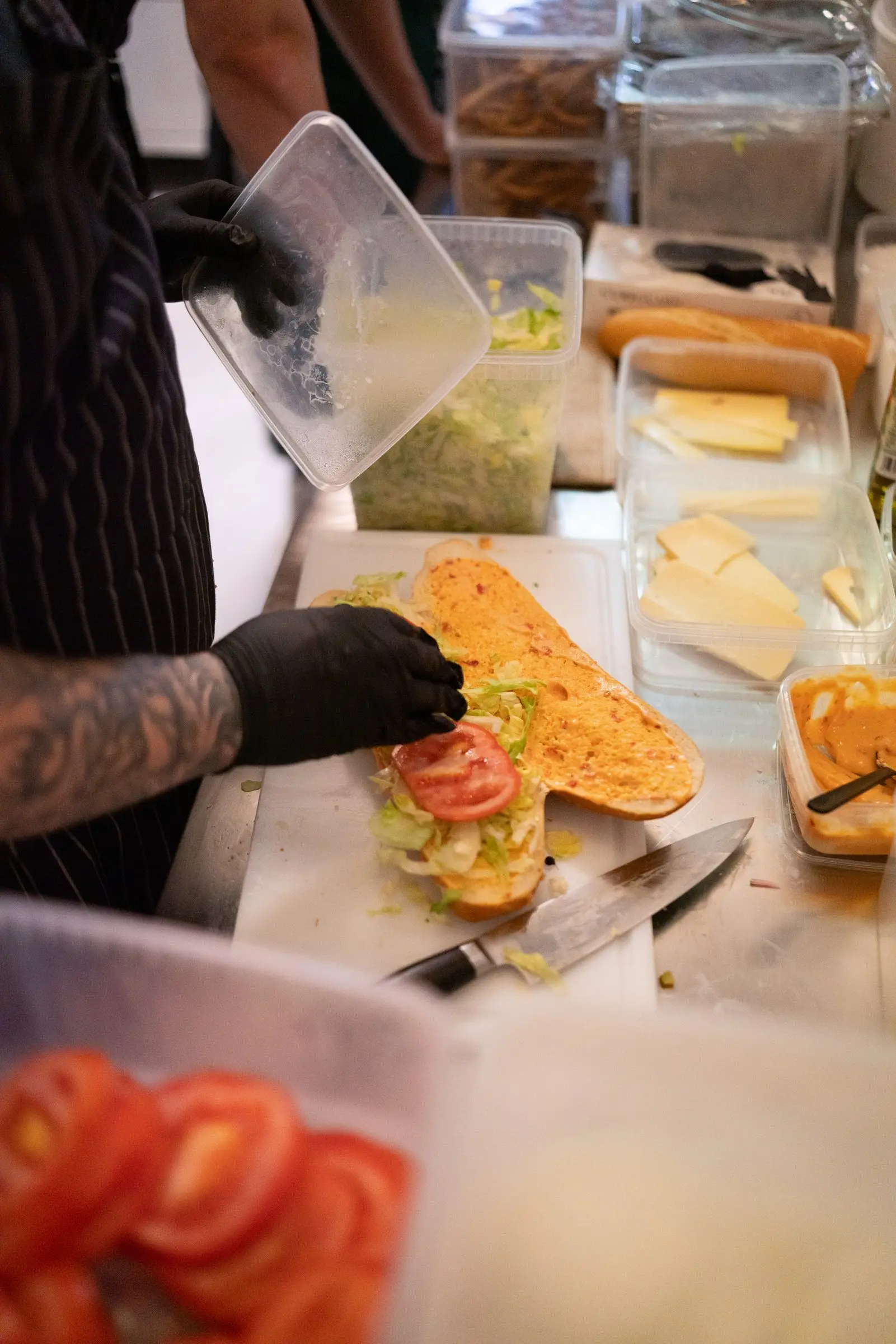Ulles Deli: testsmagning bag disken — fotograferet af Lasse Blom Nielsen