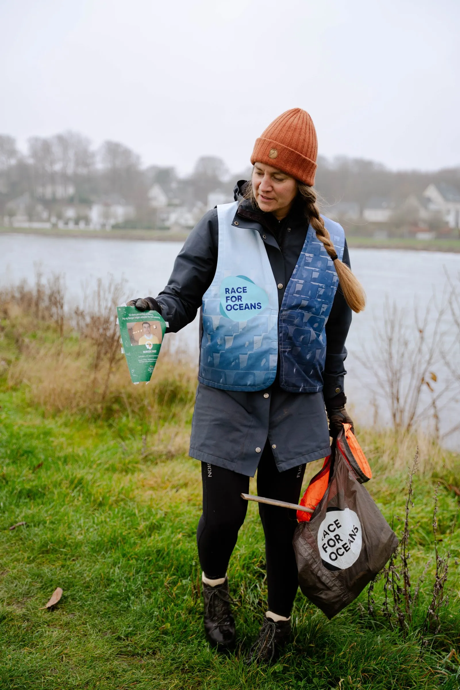 Race For Oceans — beach cleanup ved kysten, foto 3 af 6
