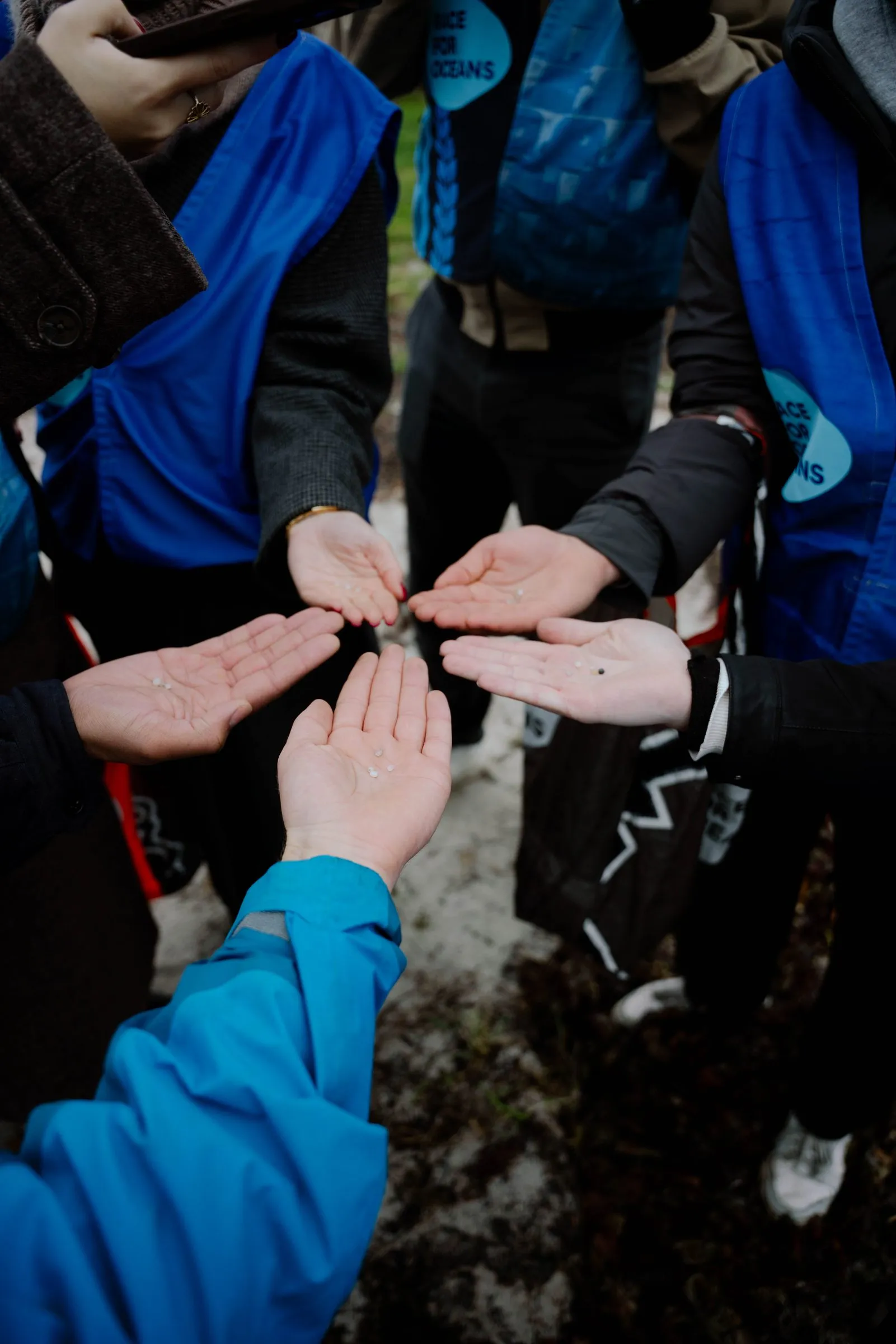 Race For Oceans — beach cleanup ved kysten, foto 6 af 6